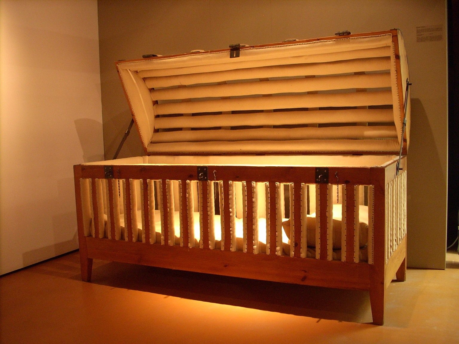 Cage bed, Museum Dr Guislain, Gand - 1.JPG